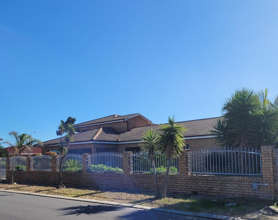 5 Bedroom Property for Sale in Goodwood Park Western Cape